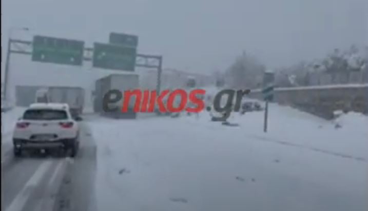 Αττική Οδός: “Δίπλωσε” νταλίκα στο Πικέρμι – Μεγάλη ταλαιπωρία για τους οδηγούς