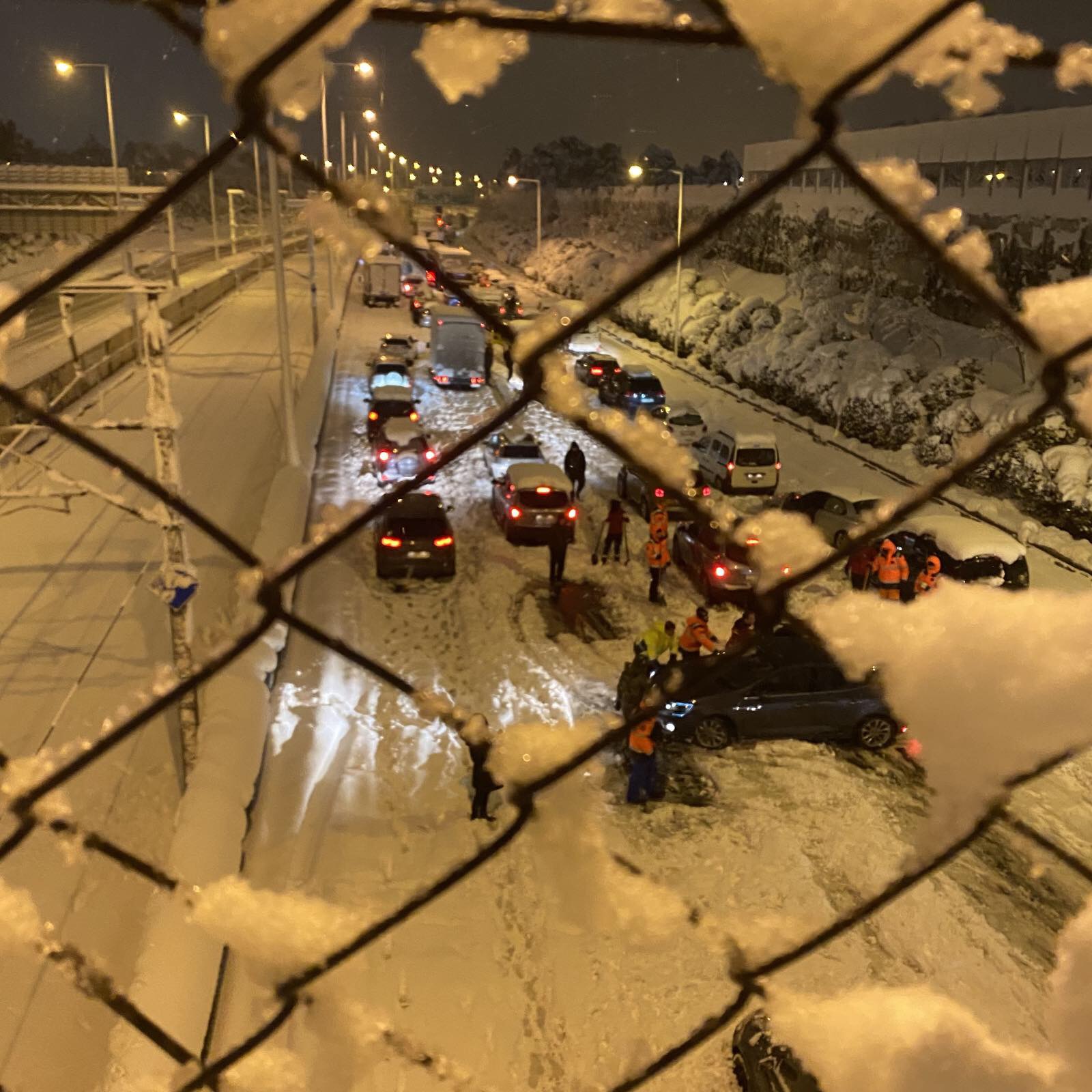 Κακοκαιρία “Ελπίς”: “Πυροσβέστες ζήτησαν να κλείσει η Αττική Οδός πριν το χάος και δεν τους άκουσε κανείς”