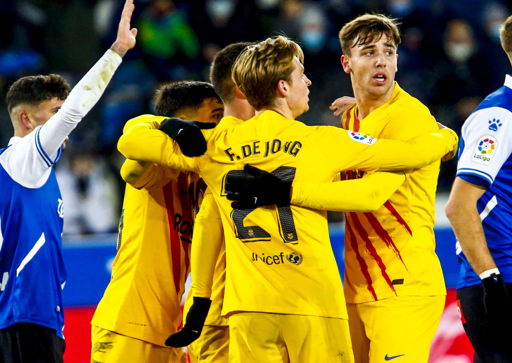 Αλαβές-Μπαρτσελόνα 0-1: Απόδραση με Ντε Γιονγκ και μία ανάσα από την τετράδα