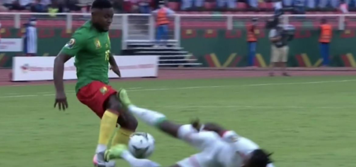 Δολοφονικό μαρκάρισμα με το… καλημέρα στο Κόπα Άφρικα – BINTEO