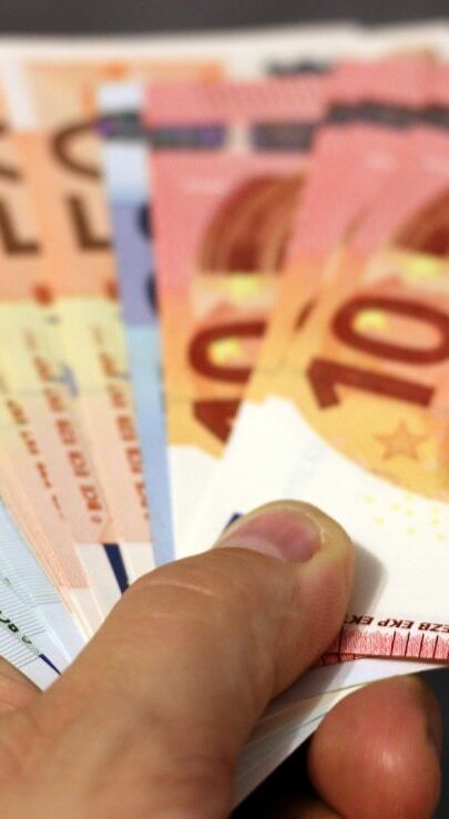 Επιδόματα και παροχές από e-ΕΦΚΑ και ΟΑΕΔ: Έρχεται νέο μπαράζ πληρωμών