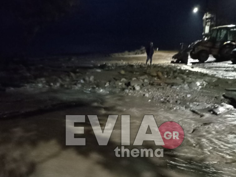 Κακοκαιρία “Διομήδης”: Σαρώνει την Βόρεια Εύβοια – Διακοπή κυκλοφορίας στο δρόμο Κοτσικιά – Λουτρό