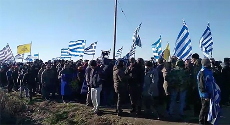 Έβρος: Ένταση με χημικά και πετροπόλεμο έξω από το ΚΥΤ στο Φυλάκιο