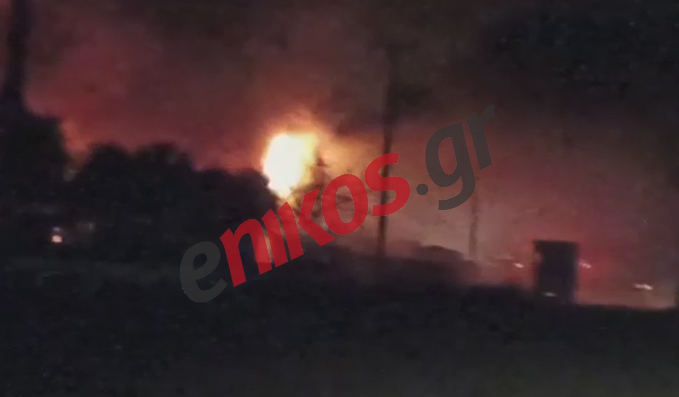Μεγάλη φωτιά ΤΩΡΑ σε εργοστάσιο στην Πάτρα