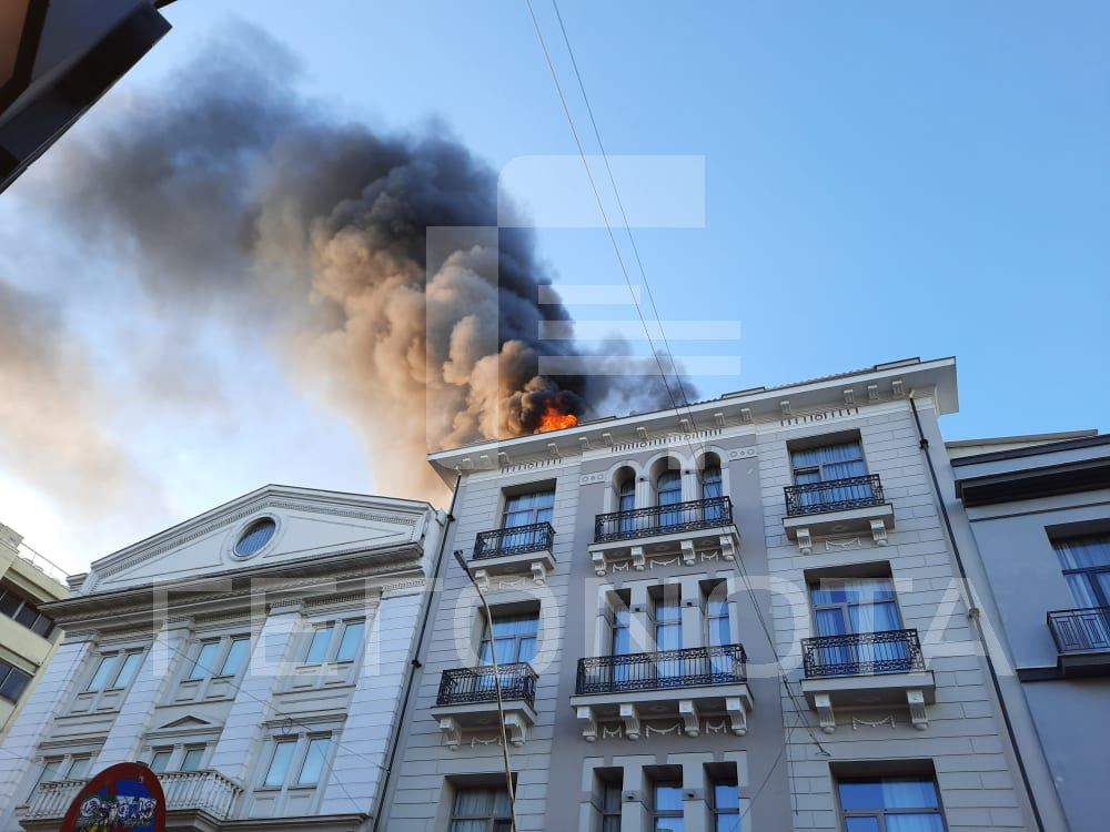 Φωτιά σε ξενοδοχείο στον Βόλο