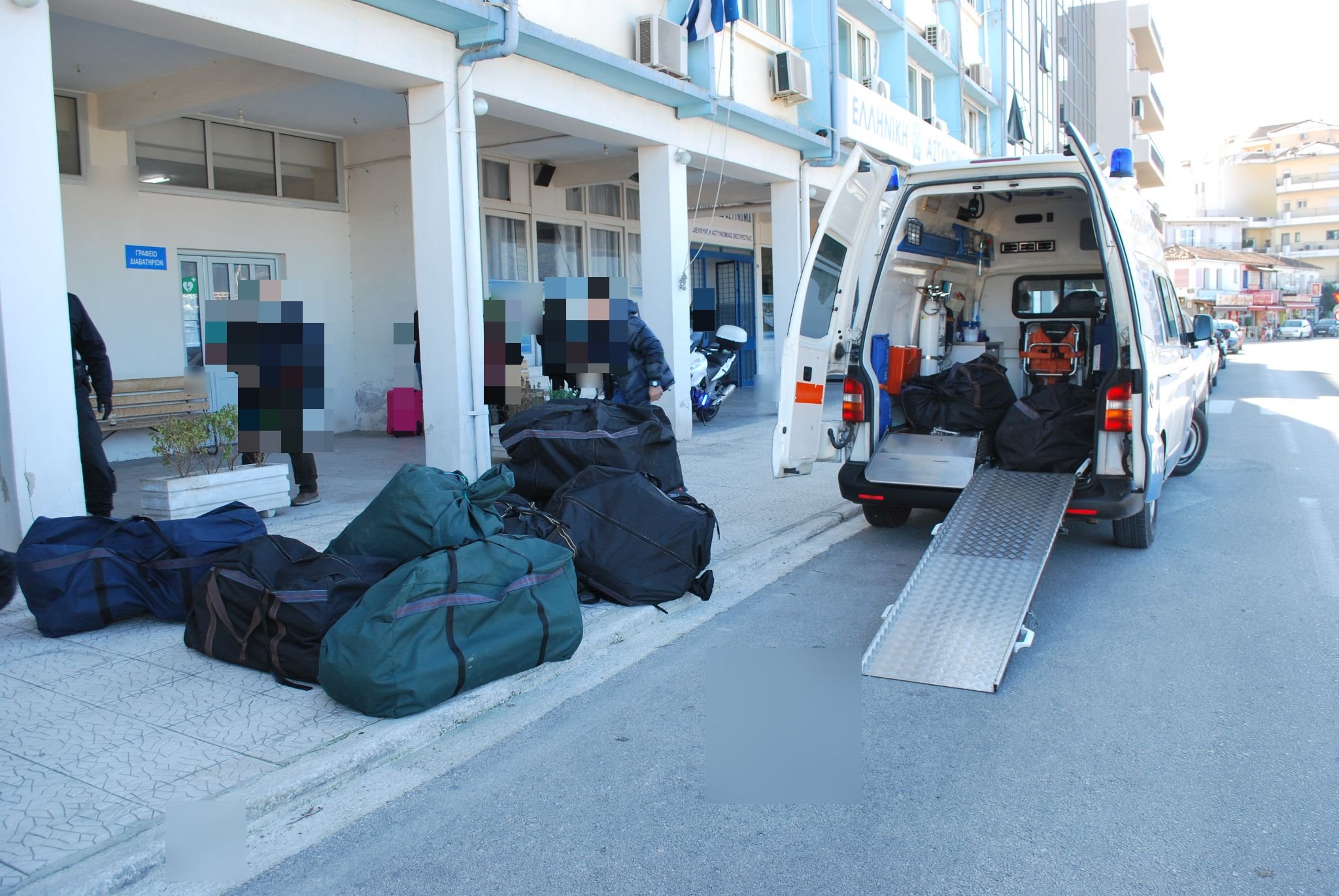 Hγουμενίτσα: Αστυνομικοί βρήκαν 320 κιλά χασίς σε ασθενοφόρο ιδιωτικής κλινικής των Αθηνών