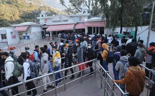 Ινδία: Πιστοί ποδοπατήθηκαν σε ινδουιστικό ιερό στο Κασμίρ – Τουλάχιστον 12 νεκροί