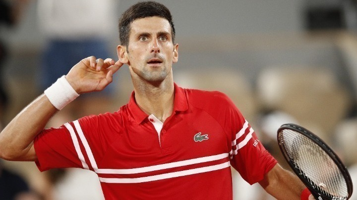 Ο Τζόκοβιτς παραμένει επικεφαλής αλλά ο Μεντβέντεφ “καραδοκεί”