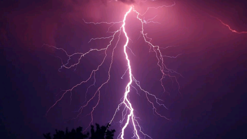 Κακοκαιρία “Διομήδης”: Άνδρας χτυπήθηκε από κεραυνό στην Κρήτη – Νοσηλεύεται στην Καρδιολογική του Βενιζέλειου