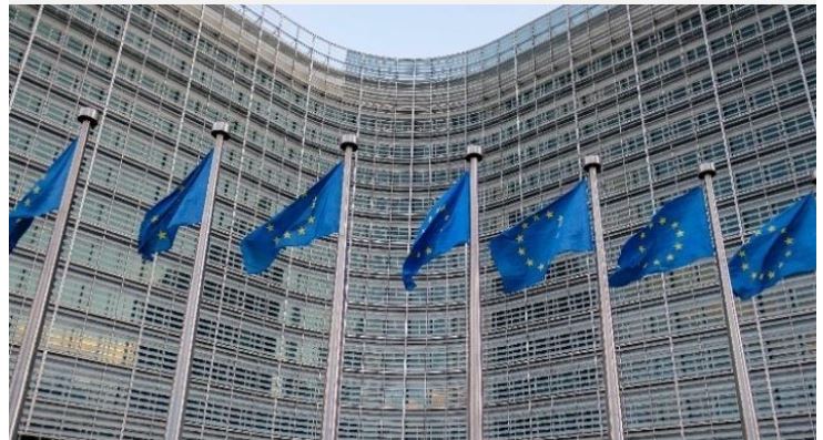 ΕΕ – Κομισιόν: Θα συνεργαστούμε “χέρι – χέρι” με την Γαλλία τους επόμενους έξι μήνες