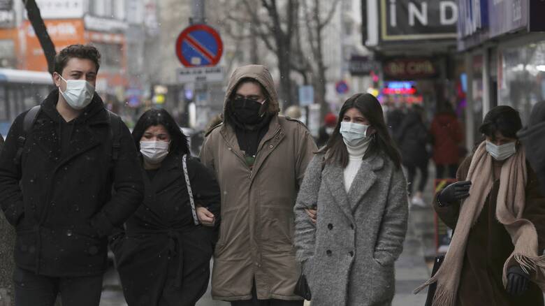 Χαλάρωση των μέτρων της πανδημίας σε… δόσεις
