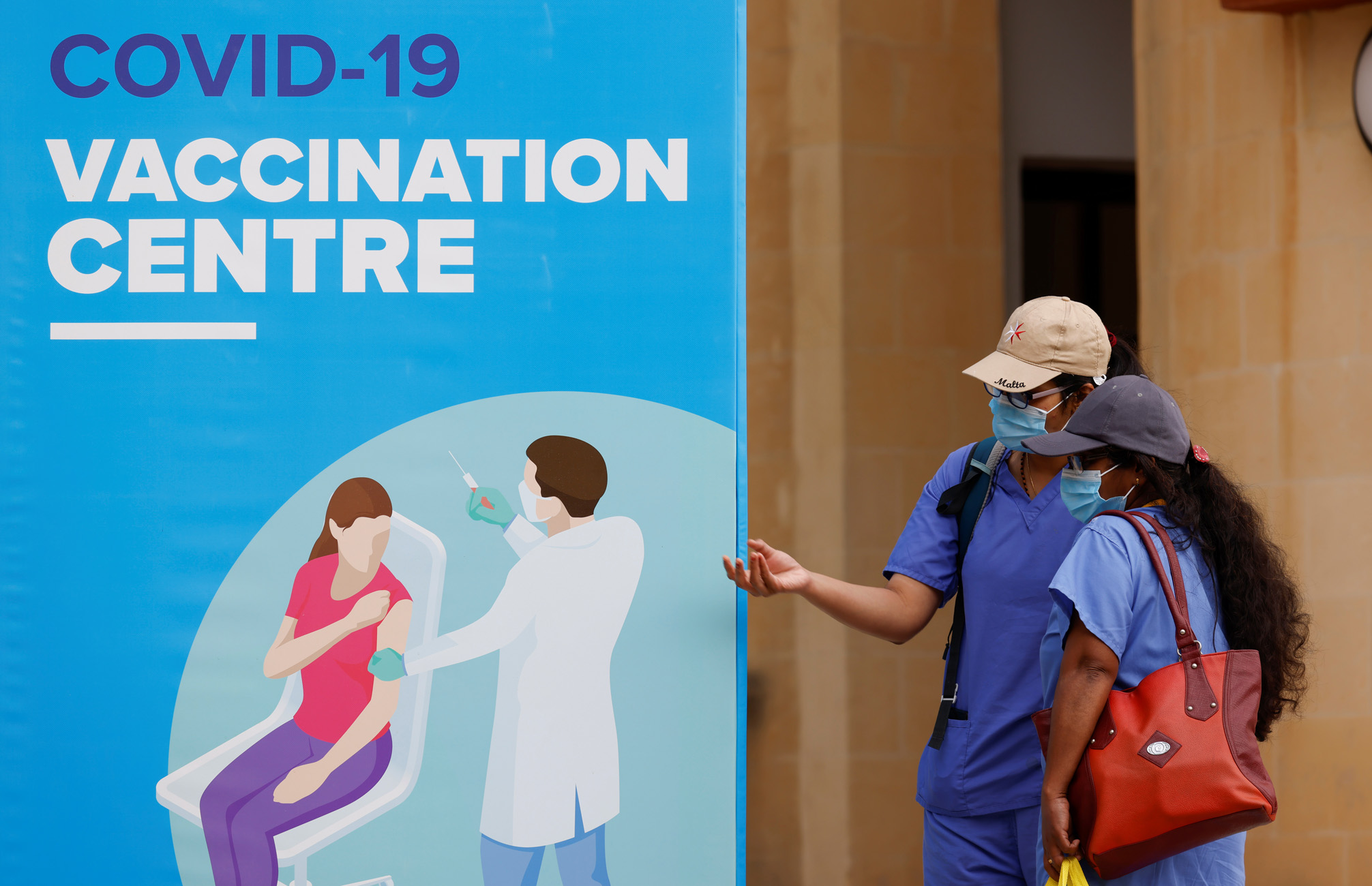 Μάλτα: “Χαλαρώνει” το μέτρο της υποχρεωτικής χρήσης μάσκας για τους εμβολιασμένους με τρεις δόσεις