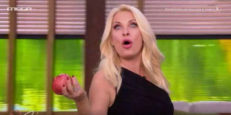 Επέστρεψε ανανεωμένη η Ελένη Μενεγάκη – Το απρόοπτο με το… ρόδι