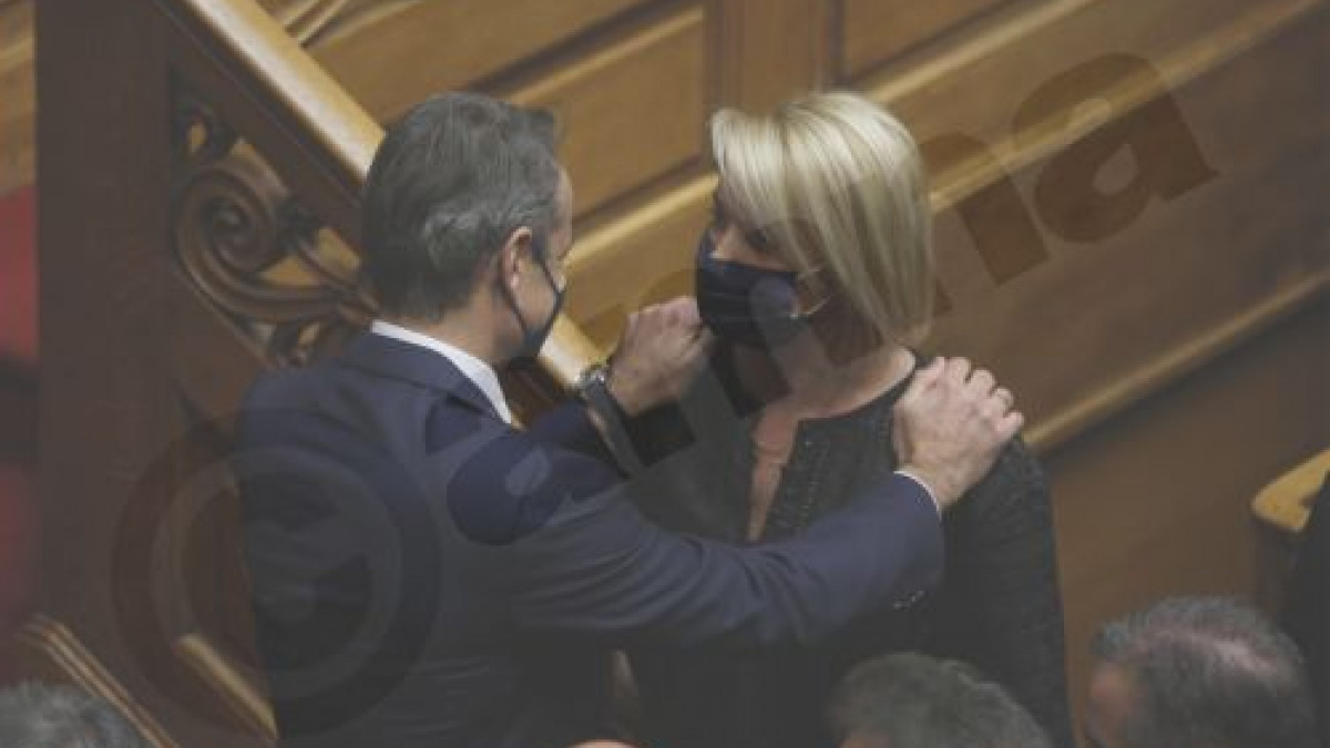 Βουλή: Τα συλλυπητήρια του Κυριάκου Μητσοτάκη στην Κατερίνα Μονογυιού
