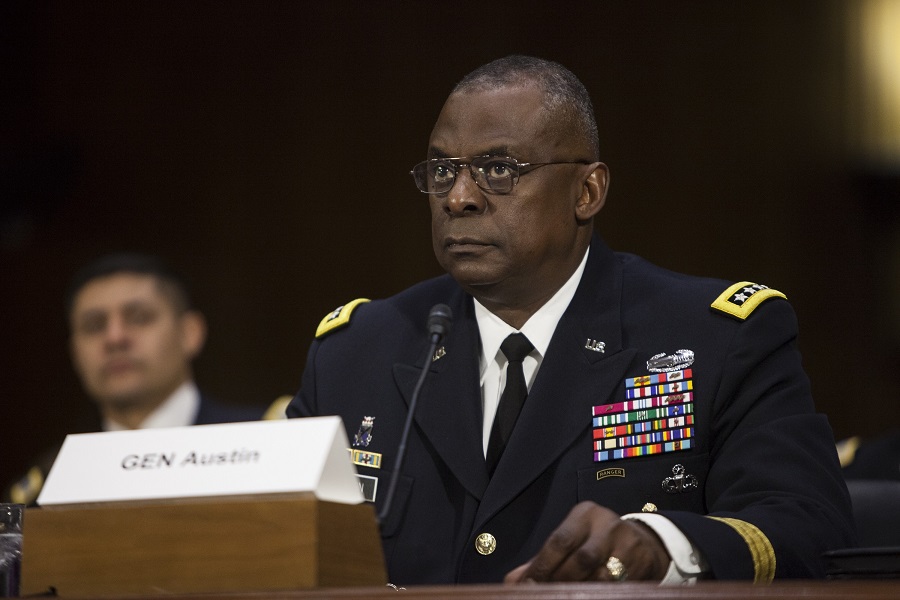 Θετικός στον κορονοϊό ο υπουργός Άμυνας των ΗΠΑ – Η συνάντηση με τον Μπάιντεν