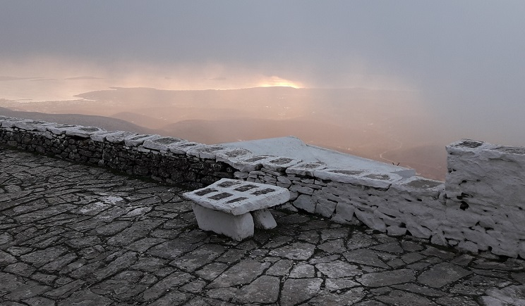 Πάρος: Πυκνή ομίχλη, περιορισμένη ορατότητα και κλειστός ορίζοντας – ΒΙΝΤΕΟ