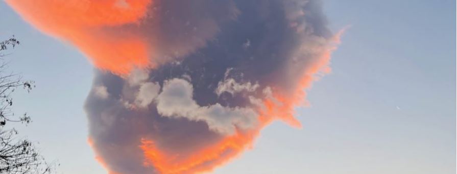 Περίεργα σύννεφα στον ουρανό του Βόλου