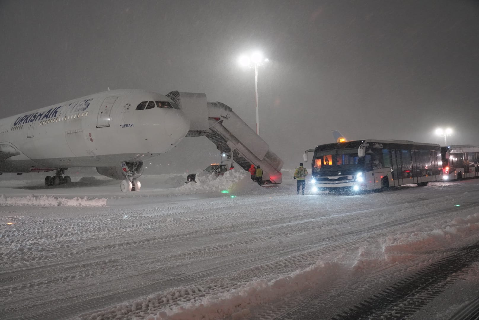 Χιόνια στην Τουρκία – Κλειστό παραμένει το αεροδρόμιο της Κωνσταντινούπολης