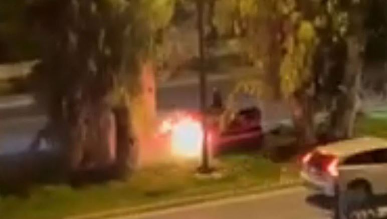 Τροχαίο στη Βούλα: Η στιγμή του απεγκλωβισμού της συζύγου του Τζώρτζη Μονογυιού – ΒΙΝΤΕΟ