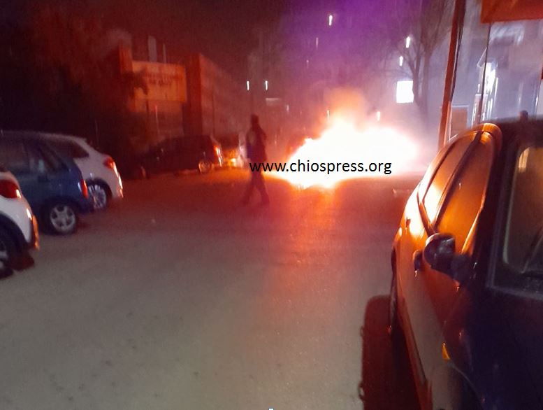 Χίος: Αυτοκίνητο πήρε φωτιά μέσα στην πόλη