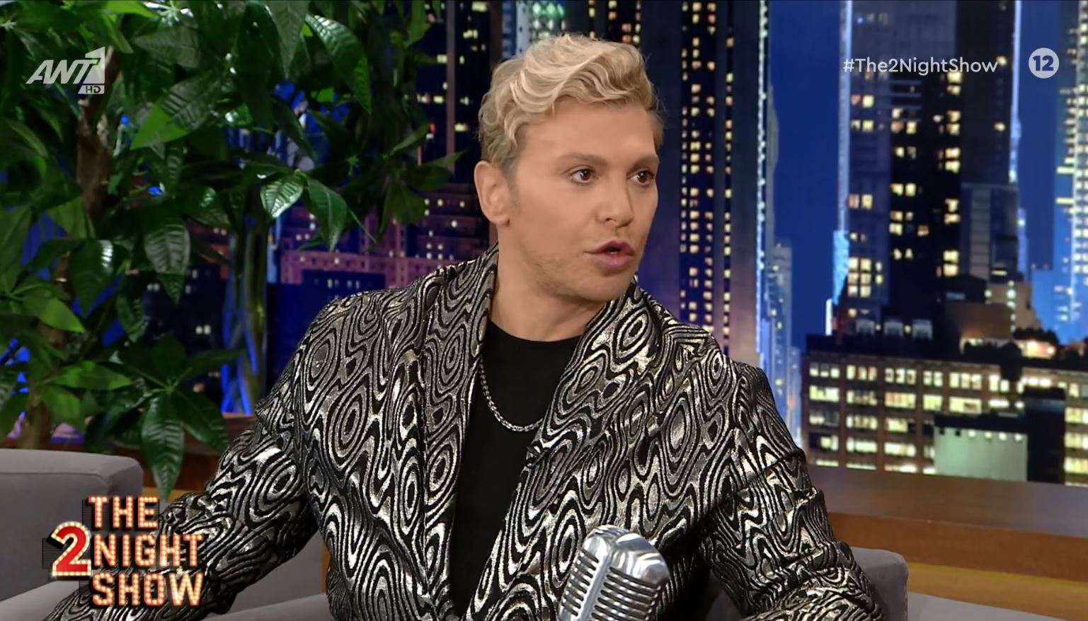 Τάκης Ζαχαράτος: Η αποδοχή των γονιών του και ο μεγάλος έρωτας στη ζωή του – ΒΙΝΤΕΟ