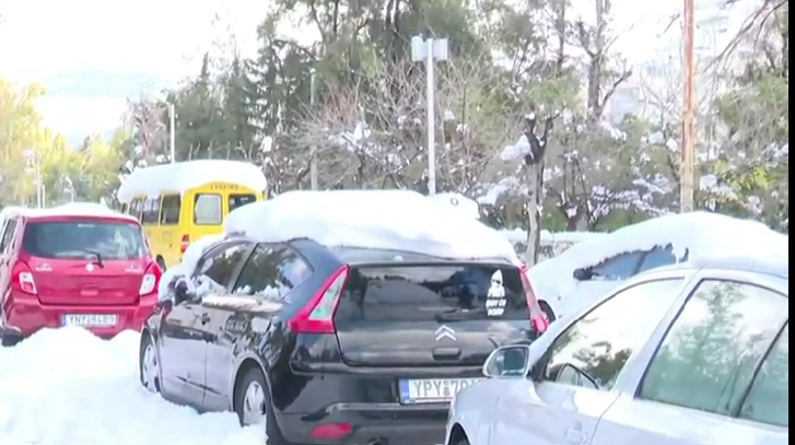 Χάος στου Ζωγράφου: Κλειστή η Ούλωφ Πάλμε –  Εγκατέλειψαν τα αυτοκίνητα οι οδηγοί