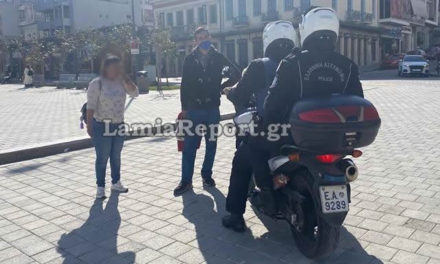 Σοκ στη Λαμία: “Βοήθεια, θα με σκοτώσει” – Την χτυπούσε με μπουνιές στη μέση της πλατείας