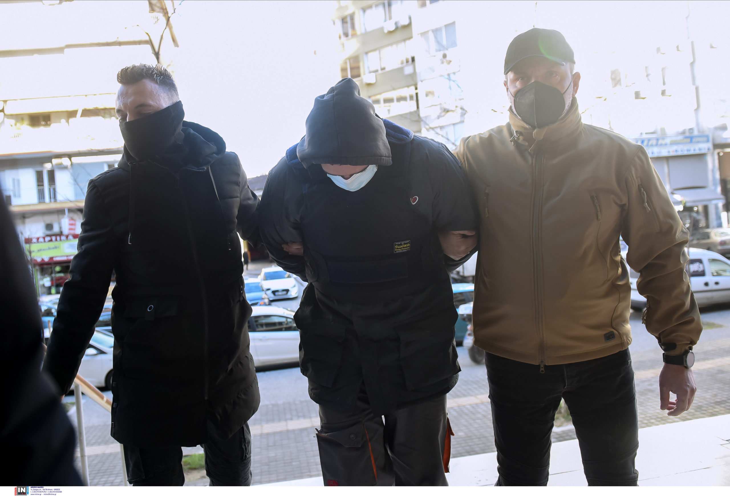 Δολοφονία Άλκη: Φωτογραφίες από τη σύλληψη και το σπίτι του 23χρονου κατηγορούμενου