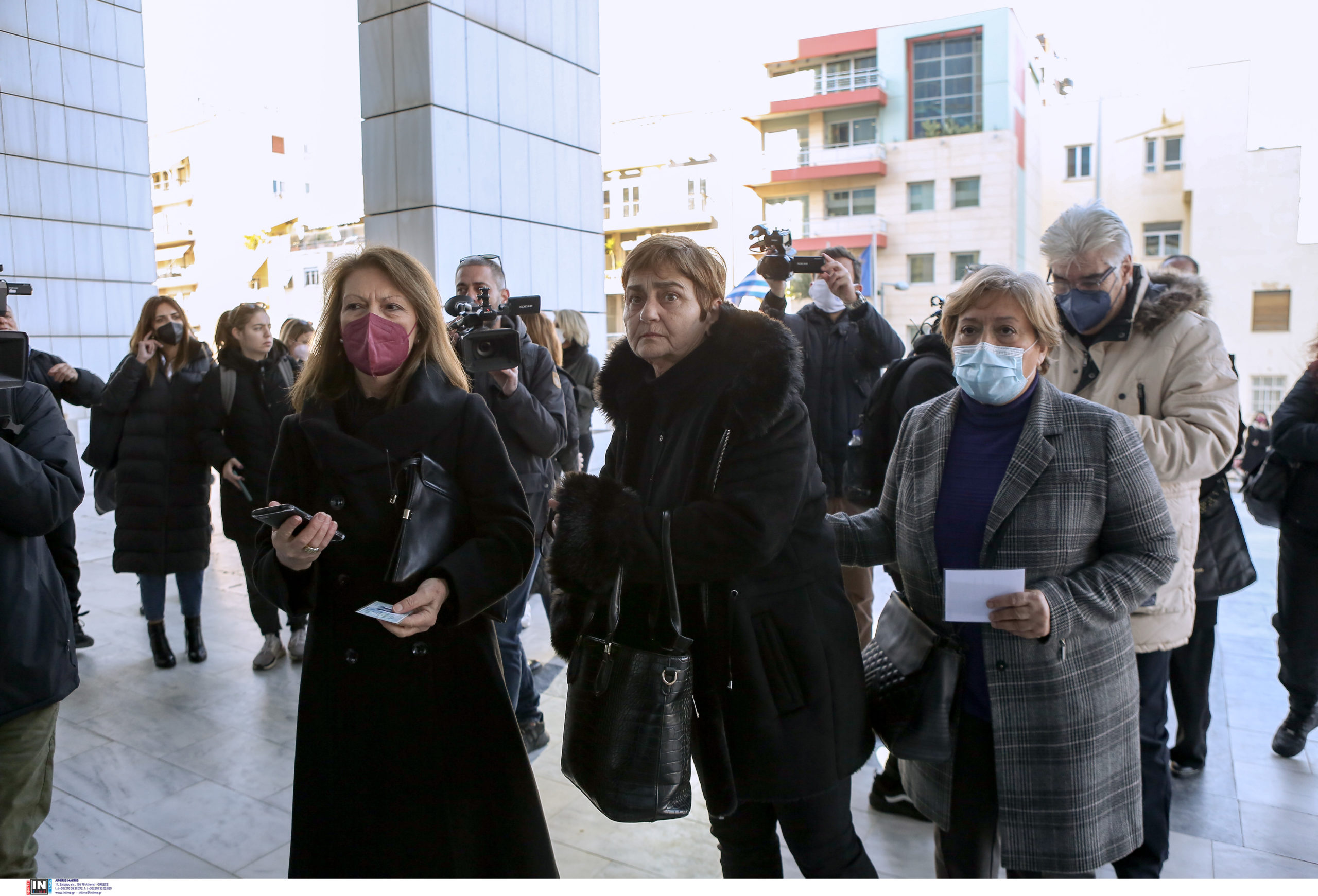 Ξέσπασε η μητέρα της Ελένης Τοπαλούδη: «Γουρούνια απάνθρωπα» – Διακοπή της δίκης