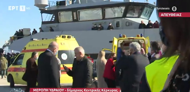 Δείτε LIVE την άφιξη των επιβατών από το φλεγόμενο πλοίο στο λιμάνι της Κέρκυρας