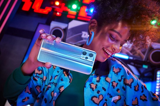 Κυκλοφόρησε το πρώτο κινητό “Χαμαιλέων”