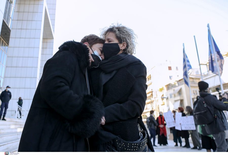 Τοπαλούδη- Γαρυφαλλιά-μητέρες