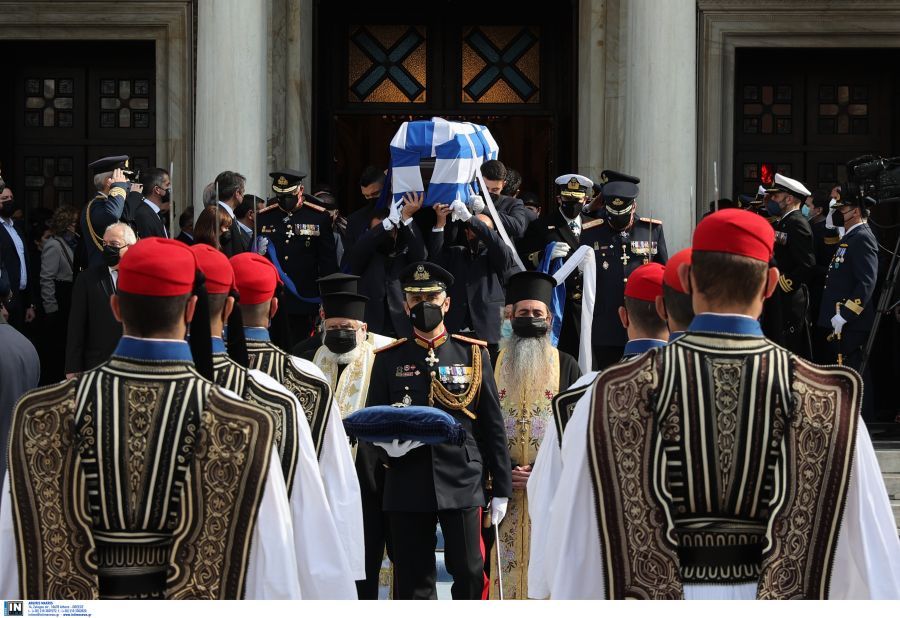 Χρήστος Σαρτζετάκης: Θλίψη στο «τελευταίο αντίο» – Με τιμές αρχηγού κράτους η κηδεία του