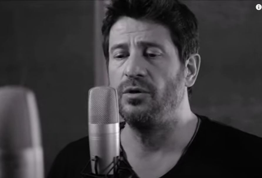 Ο Αλέξης Γεωργούλης έγινε και τραγουδιστής