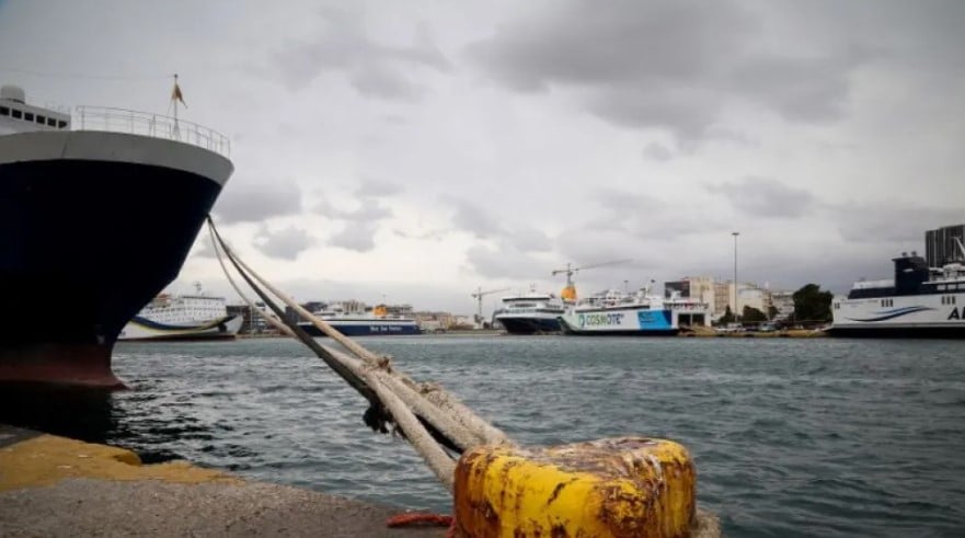 Απαγορευτικό απόπλου: Δεμένα τα πλοία σε Πειραιά, Ραφήνα και Λαύριο λόγω των ισχυρών ανέμων