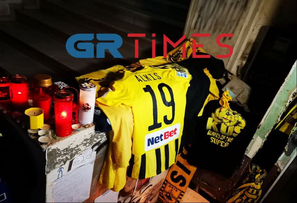 Θεσσαλονίκη: Στο σημείο της δολοφονίας του Άλκη ο πρόεδρος και οι παίκτες του Άρη – ΦΩΤΟ – ΒΙΝΤΕΟ