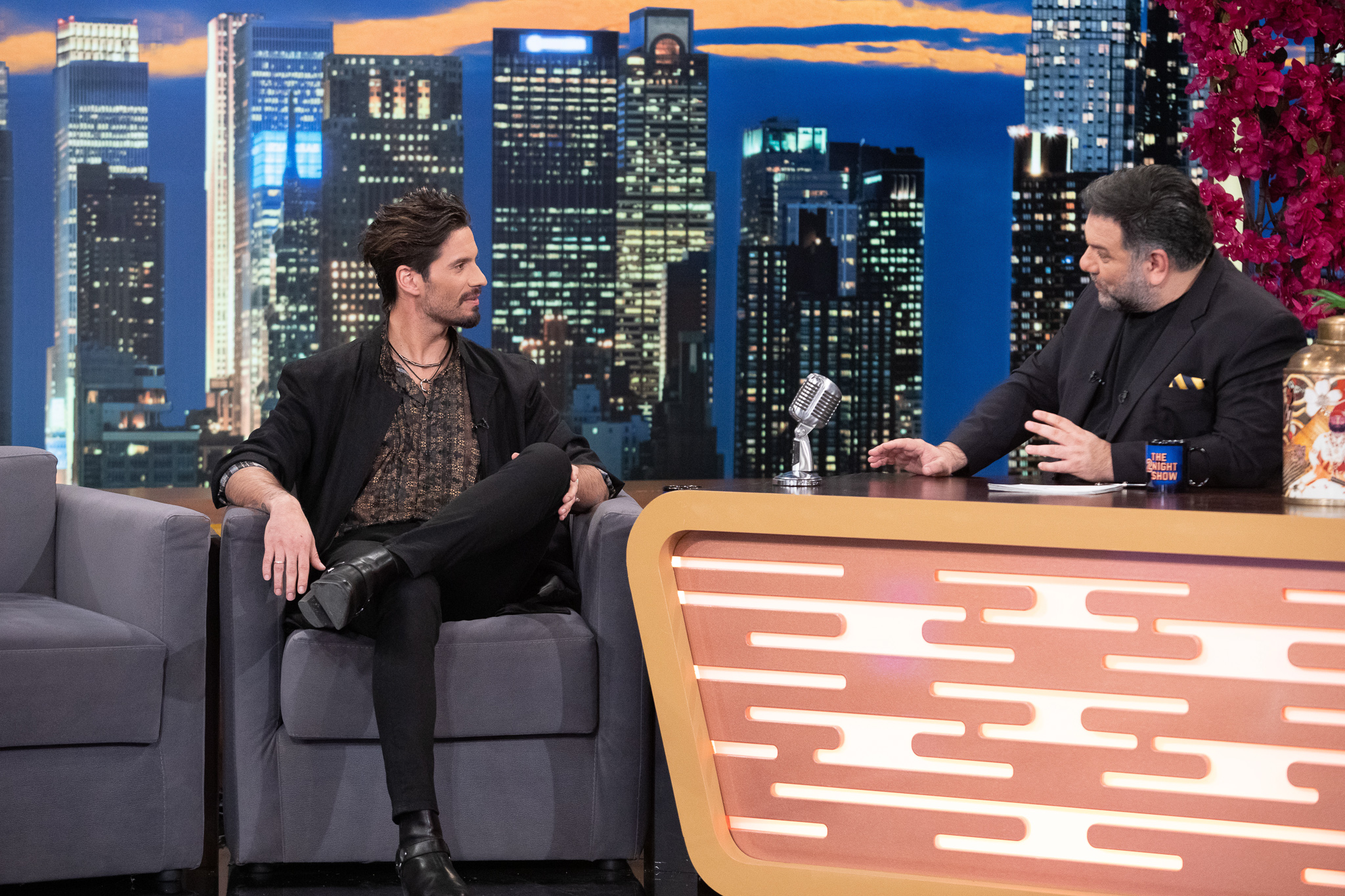 The 2Night Show: Οι 3 καλεσμένοι του Γρηγόρη Αρναούτογλου – Η… συνάντηση στο κόκκινο χαλί