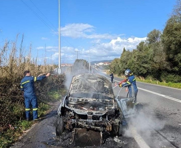 Μεσσηνία: Αυτοκίνητο τυλίχθηκε στις φλόγες εν κινήσει – Καταστράφηκε ολοσχερώς – ΦΩΤΟ