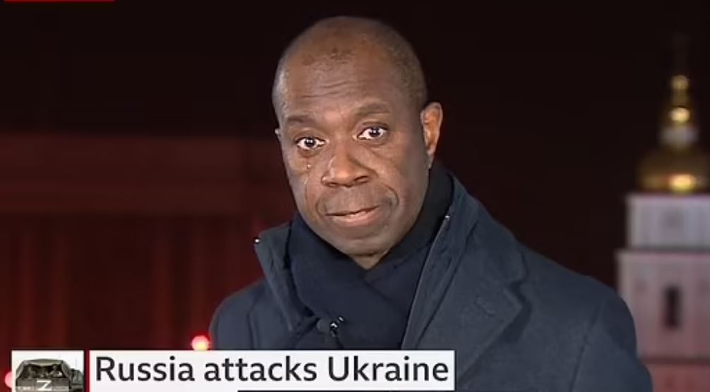 Πόλεμος στην Ουκρανία: Η στιγμή που ανταποκριτής του BBC “λυγίζει” στον αέρα