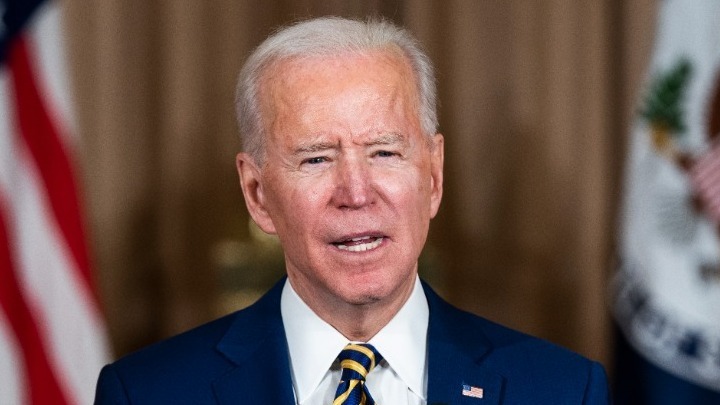 Ο Μπάιντεν καλεί τον Πούτιν να μην χρησιμοποιήσει πυρηνικά ή χημικά όπλα στην Ουκρανία