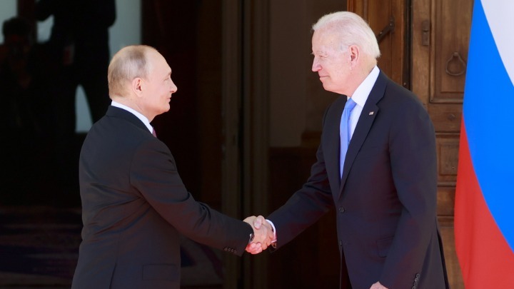 Σύνοδος κορυφής Μπάιντεν-Πούτιν μετά από εισήγηση του Μακρόν