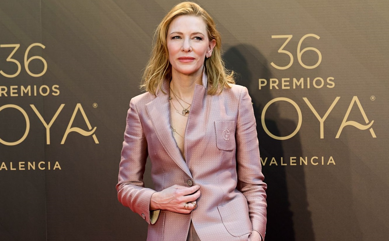 Κέιτ Μπλάνσετ: Η ανατρεπτική εμφάνιση στο κόκκινο χαλί των βραβείων Goya