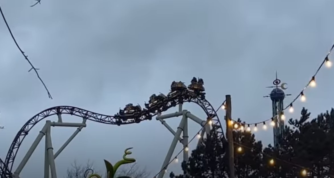 Τρόμος στο Βέλγιο: Επτά άνθρωποι εγκλωβίστηκαν σε τρενάκι λούνα παρκ, σε ύψος 32 μέτρων