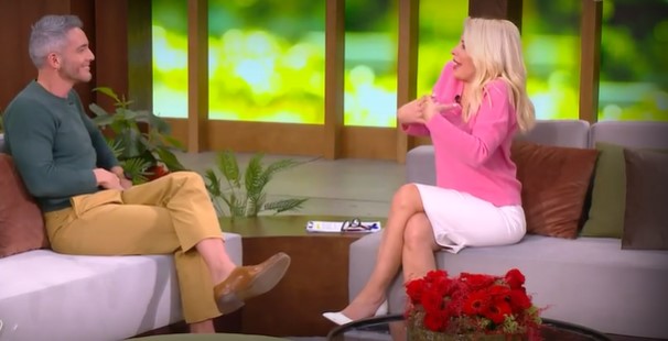 Θεοχάρης Ιωαννίδης: Η ατάκα του στην Ελένη Μενεγάκη που την έκανε να κοκκινίσει