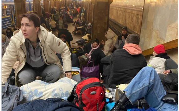 Πόλεμος στην Ουκρανία: Εφιαλτική νύχτα στα καταφύγια – Εικόνες βγαλμένες από ταινία