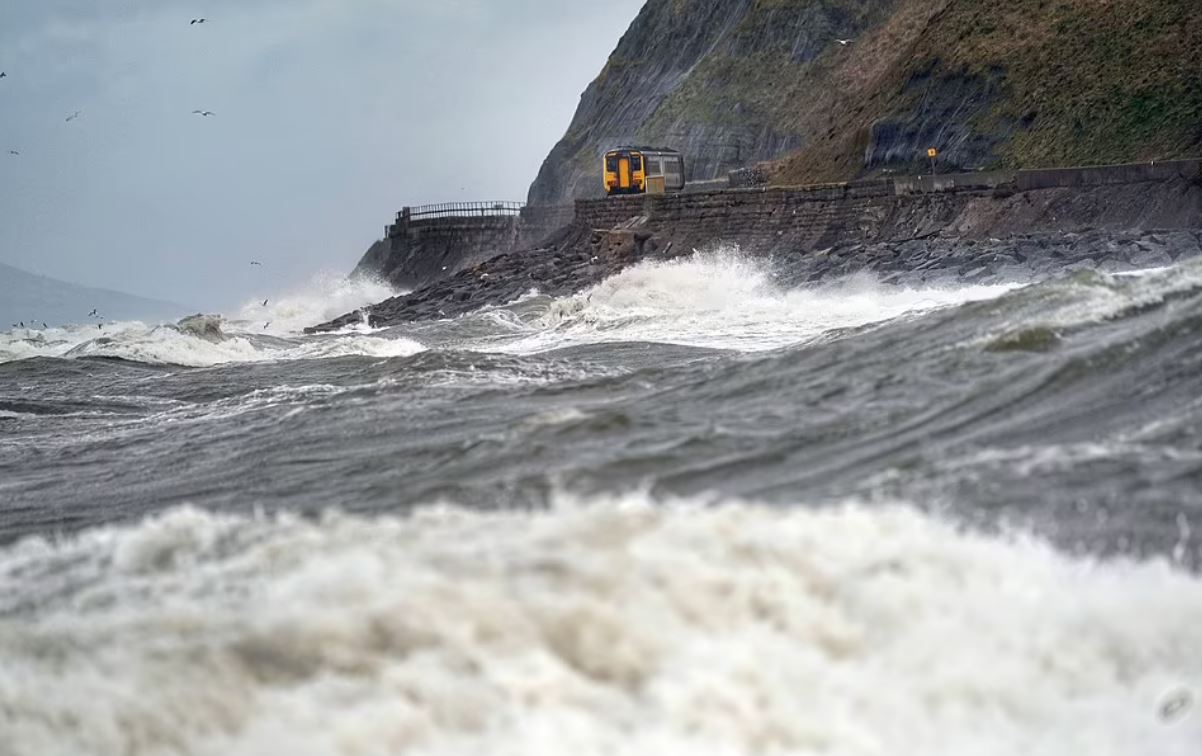 Φονική κακοκαιρία στην Ευρώπη – Τρεις νεκροί στην Πολωνία, σε “κόκκινο” συναγερμό η Βρετανία