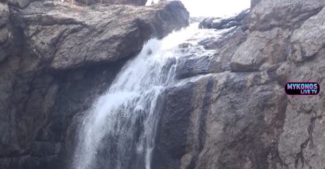 Μύκονος: Μίνι καταρράκτες στο νησί μετά την κακοκαιρία