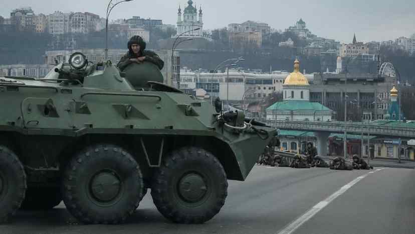 Ουκρανία: Στιγμές τρόμου στο Κίεβο – Αδιάκοπο το “σφυροκόπημα” των ρωσικών δυνάμεων