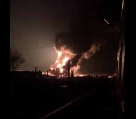 Ουκρανία: Εκρήξεις στην πόλη Βασίλκιβ – Διυλιστήριο στις φλόγες – ΒΙΝΤΕΟ