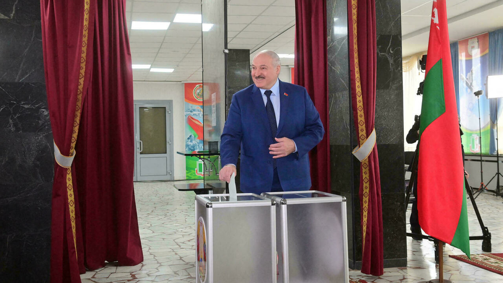 Λευκορωσία: Εγκρίθηκε με δημοψήφισμα η φιλοξενία πυρηνικών όπλων και ρωσικών δυνάμεων μόνιμα